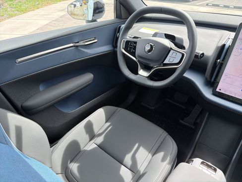 New 2026 Volvo EX30 Plus w/ Protection Package Premier image 12