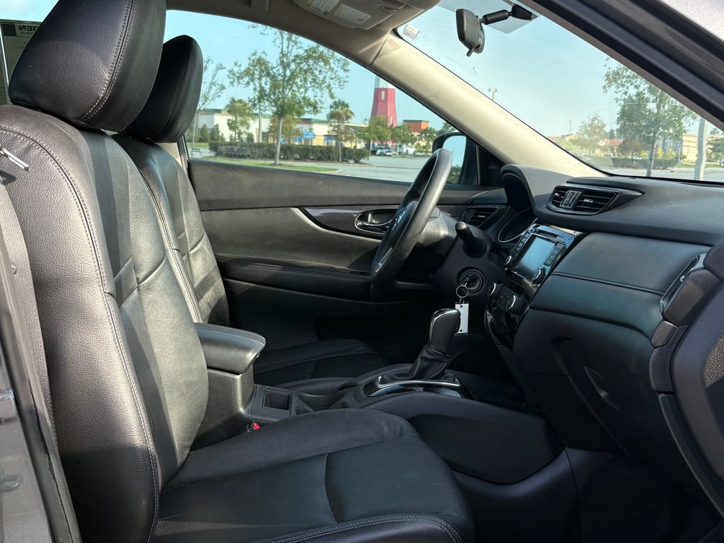 Used 2018 Nissan Rogue S FWD image 19
