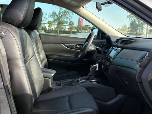 Used 2018 Nissan Rogue S FWD image 19