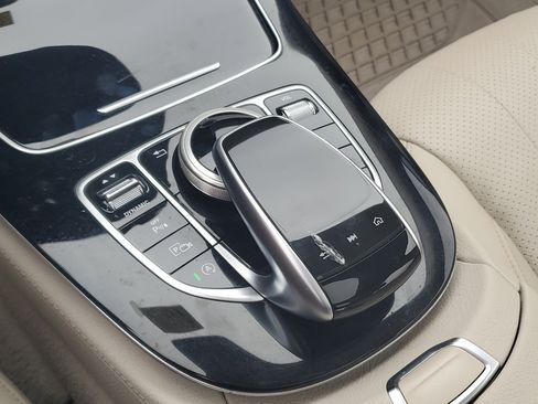 Used 2018 Mercedes-Benz E 300 4MATIC image 32