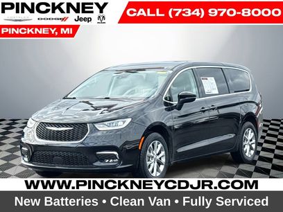 Used 2023 Chrysler Pacifica Touring-L