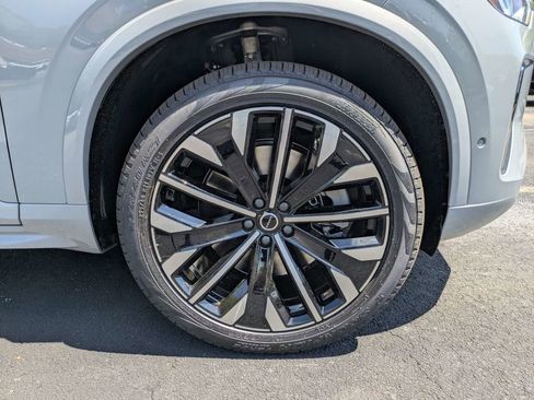 New 2026 Volvo XC90 T8 Plus w/ Protection Package Premier AWD/4WD image 11