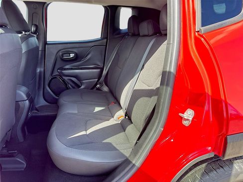 Used 2019 Jeep Renegade Altitude w/ Quick Order Package 2XM FWD image 22