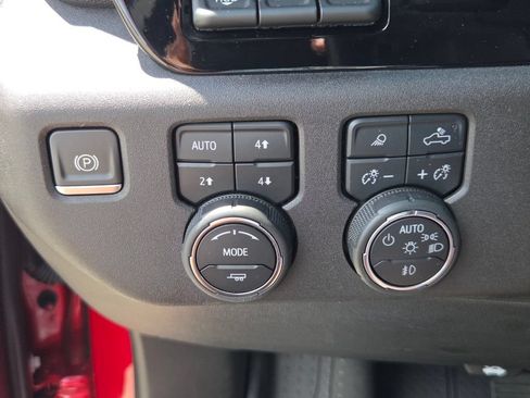 Used 2023 Chevrolet Silverado 1500 High Country w/ High Country Premium Package AWD/4WD image 26