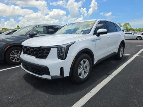 Certified 2025 Kia Sorento LX FWD image 7