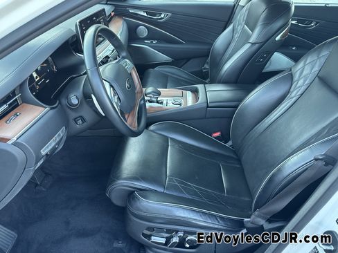Used 2020 Kia K900 Luxury w/ VIP Package image 11