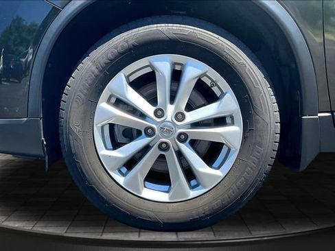 Used 2015 Nissan Rogue SV w/ SV Family Package AWD/4WD image 33