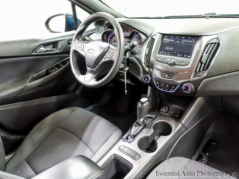 Certified 2019 Chevrolet Cruze LT w/ RS Package image 23