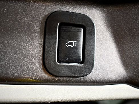 Used 2015 Toyota Sienna XLE image 40