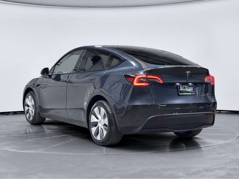 Used 2024 Tesla Model Y Long Range AWD/4WD image 2