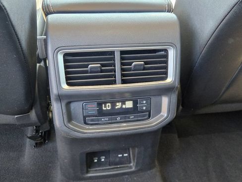 Certified 2024 Volkswagen Atlas SE FWD image 13