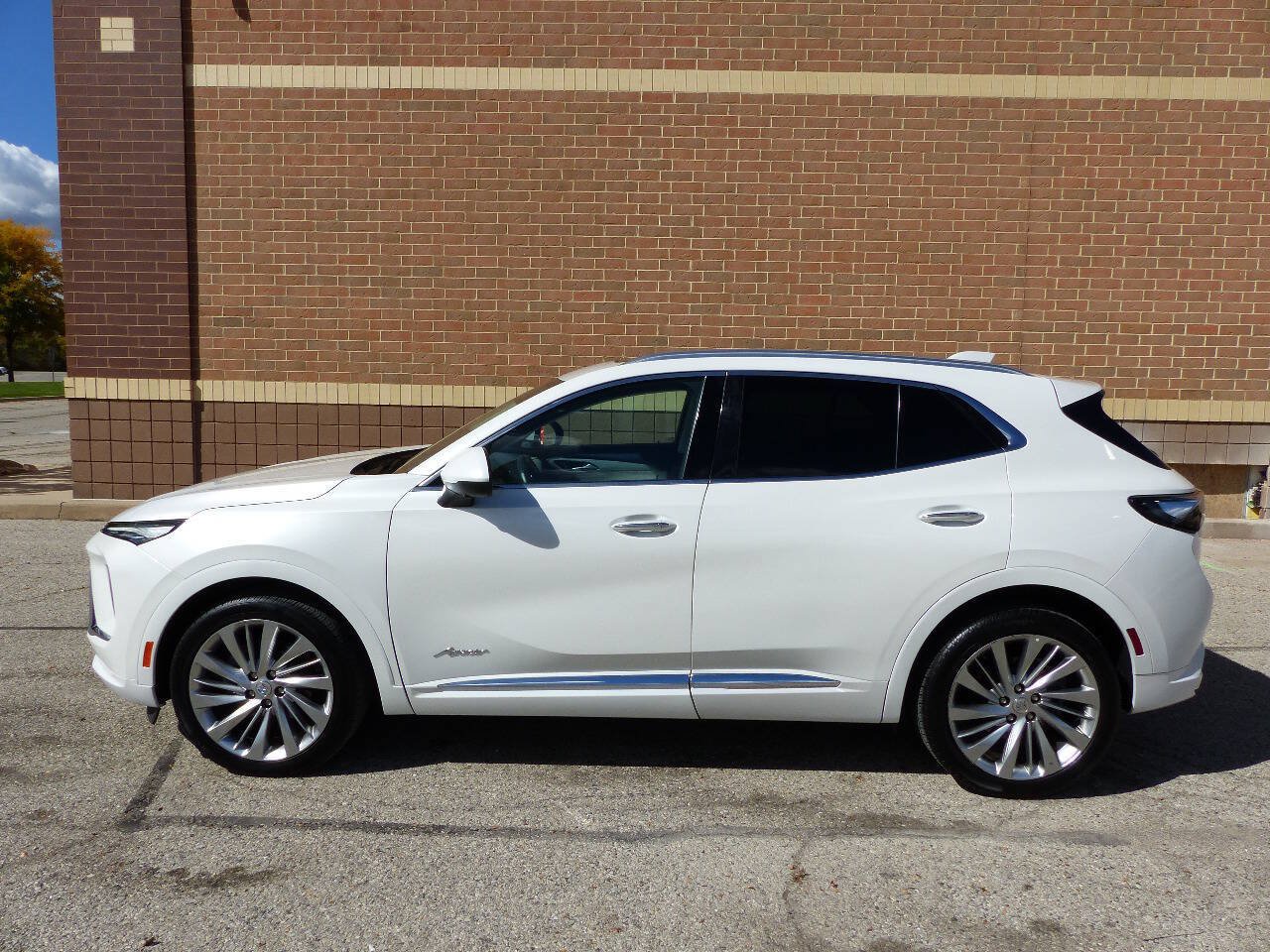 Used 2025 Buick Envision Avenir AWD/4WD image 4