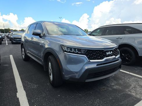 Certified 2022 Kia Sorento LX FWD image 2