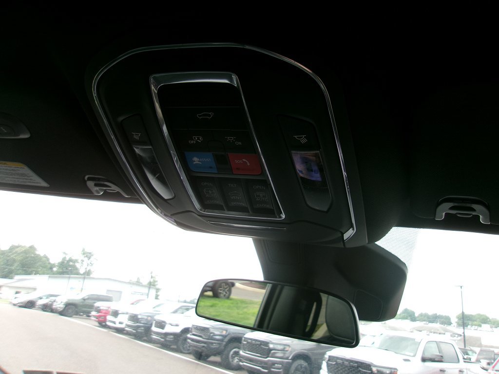 Used 2024 Jeep Wagoneer L Series II AWD/4WD image 20