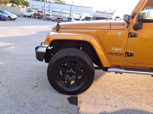Used 2014 Jeep Wrangler Unlimited Sahara w/ Dual Top Group AWD/4WD image 20