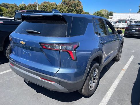 Used 2025 Chevrolet Equinox LT AWD/4WD image 2