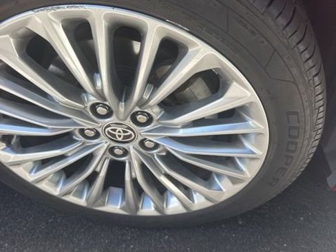 Used 2021 Toyota Avalon Limited w/ Advanced Safety Package FWD image 10