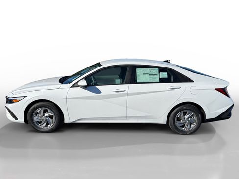 New 2026 Hyundai Elantra SE image 2
