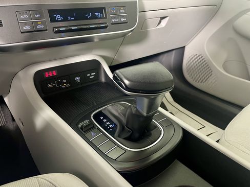 Used 2024 Hyundai Kona SEL image 24