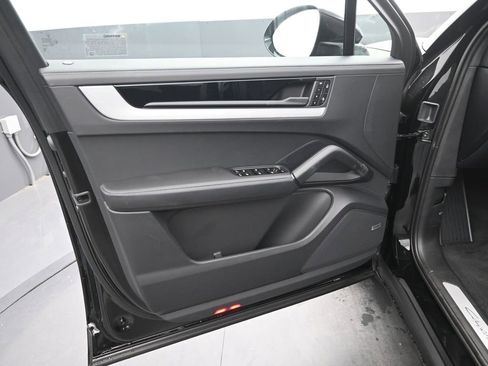 New 2026 Porsche Cayenne Coupe AWD/4WD image 18