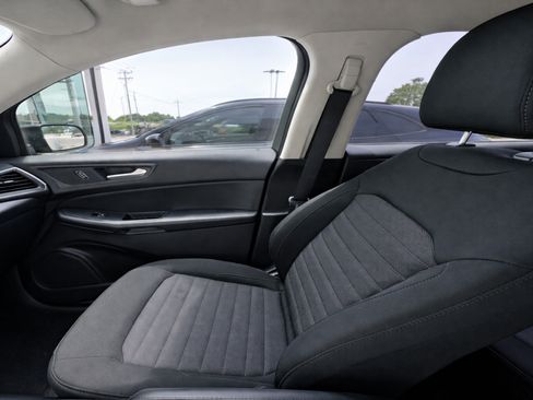 Used 2024 Ford Edge SE AWD/4WD image 15