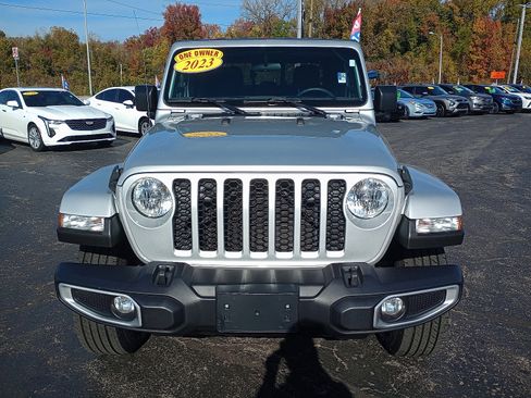 Used 2023 Jeep Gladiator Sport image 3