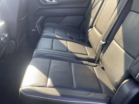 Used 2024 GMC Yukon SLT AWD/4WD image 12