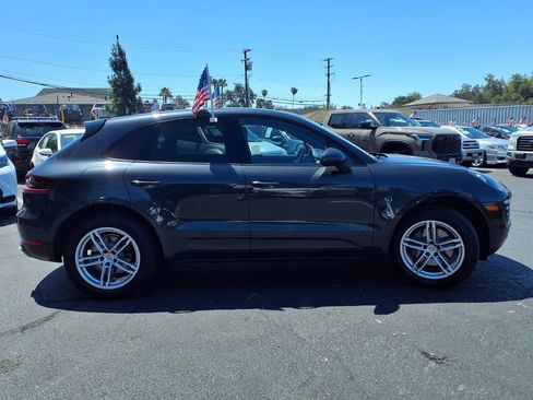 Used 2018 Porsche Macan AWD/4WD image 3