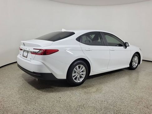 Used 2025 Toyota Camry LE image 5