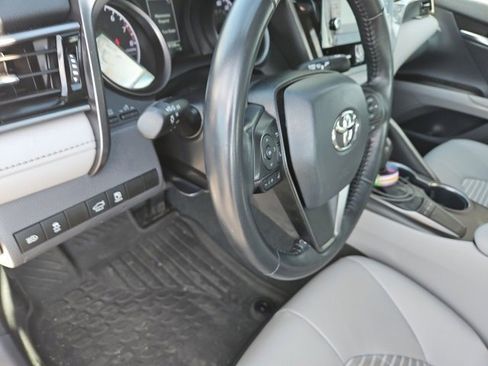 Used 2022 Toyota Camry SE image 6