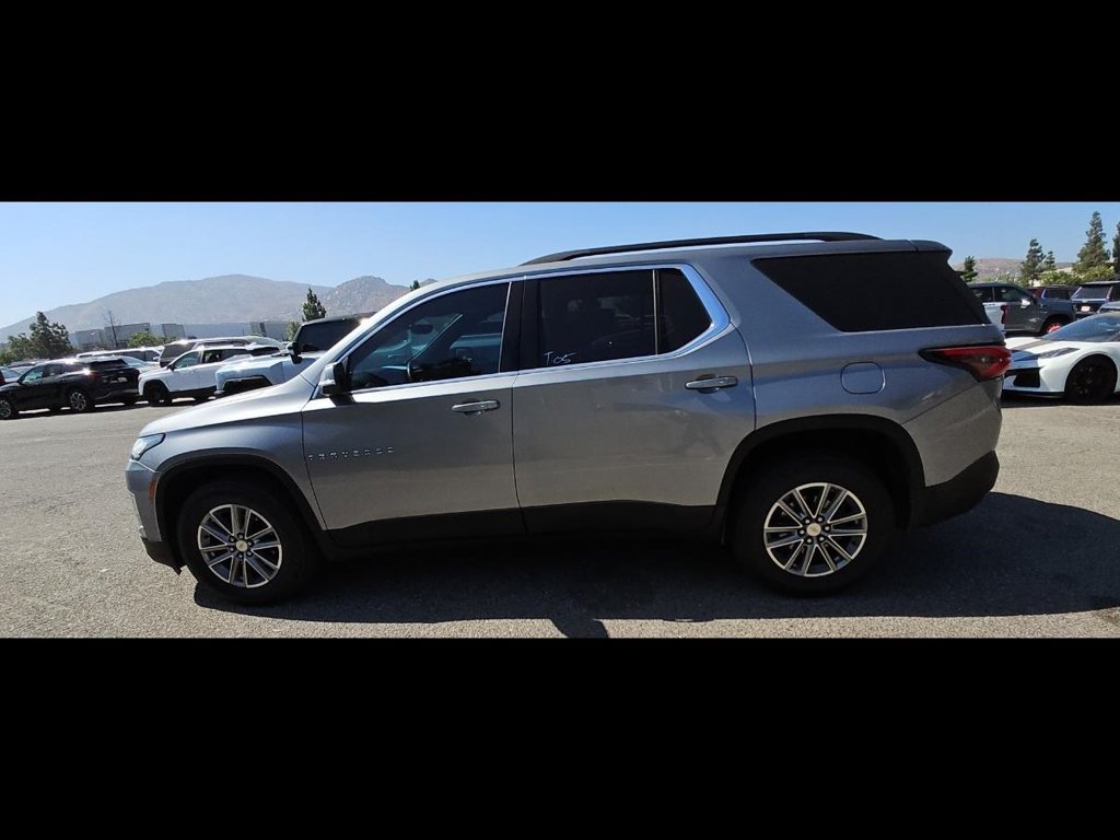 Used 2023 Chevrolet Traverse LT FWD image 5