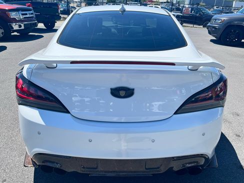 Used 2016 Hyundai Genesis Coupe 3.8 image 6