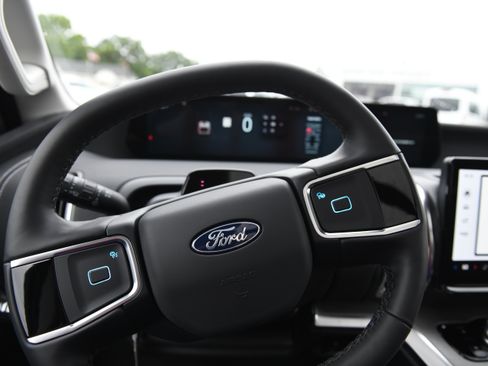 New 2026 Ford Expedition Platinum w/ Driver's Package AWD/4WD image 23