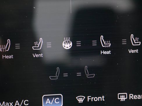 New 2026 RAM 1500 Laramie AWD/4WD image 24
