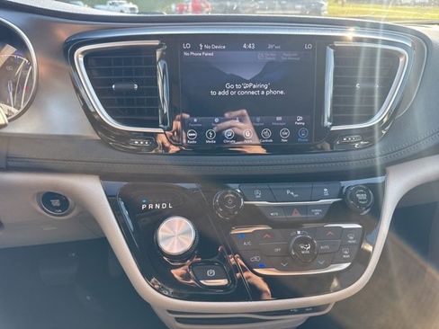 Certified 2019 Chrysler Pacifica Limited image 21