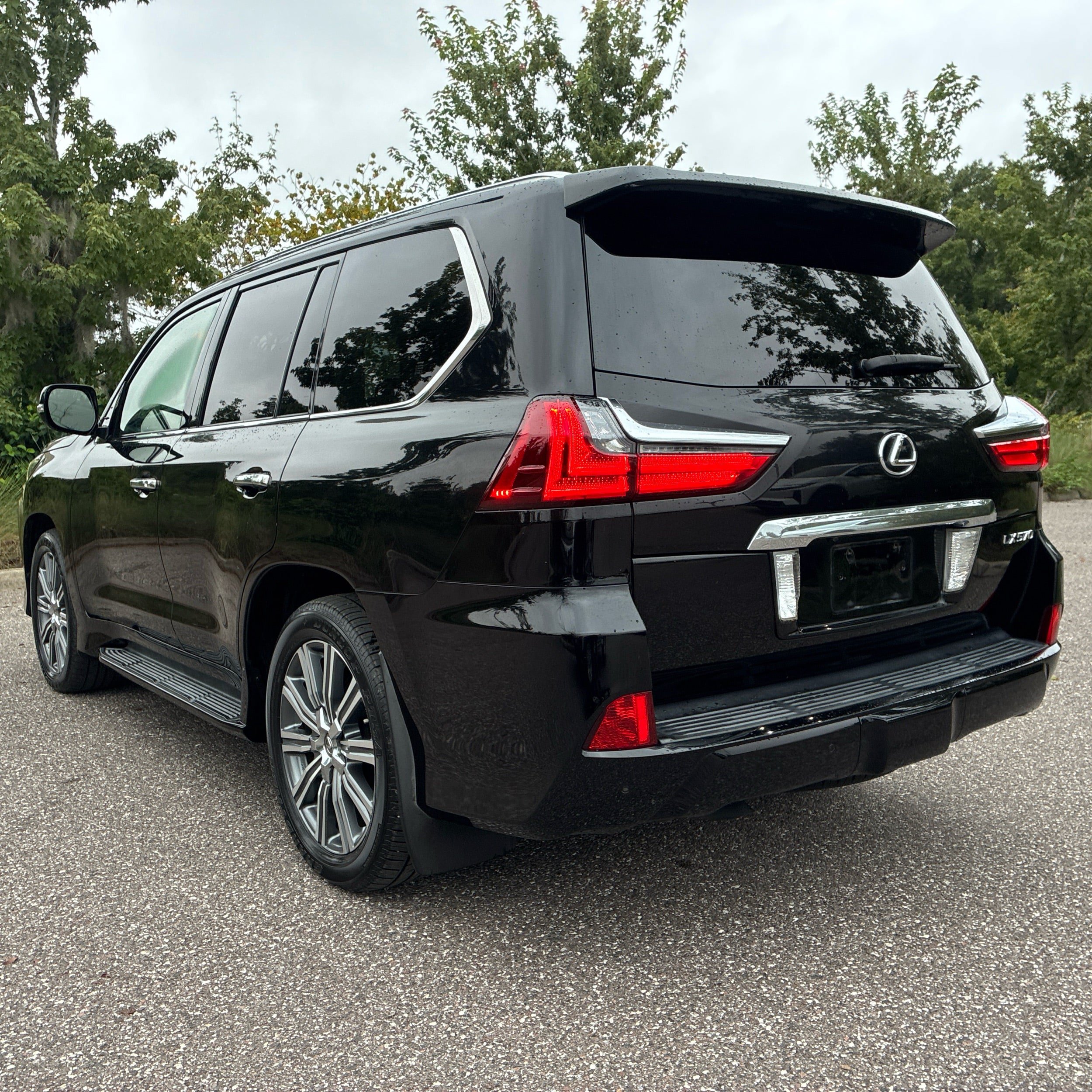 Used 2017 Lexus LX 570 4WD w/ Luxury Package image 5