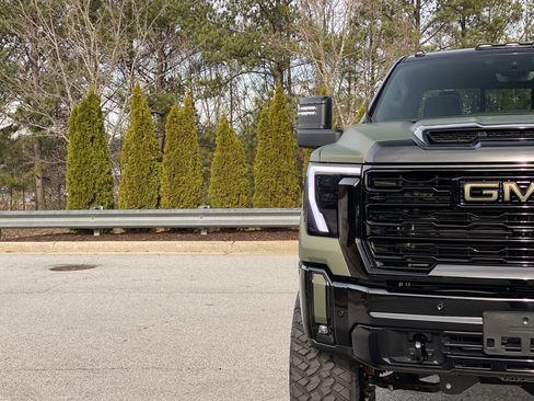 Used 2025 GMC Sierra 2500 AT4X image 18