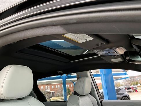 Used 2023 Toyota Sienna XSE image 14