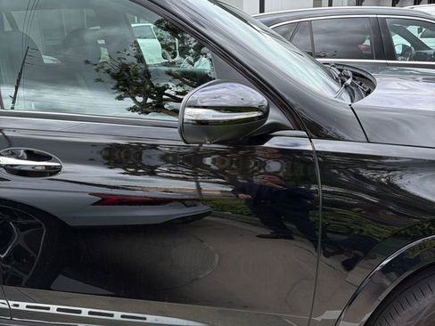 Used 2025 Mercedes-Benz GLS 580 4MATIC image 8