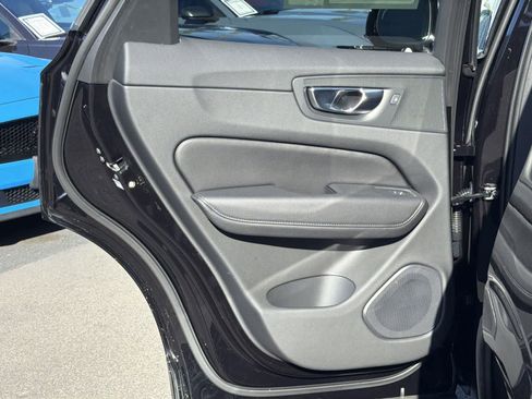 Used 2022 Volvo XC60 T8 Inscription Expression w/ Protection Package Premier image 26