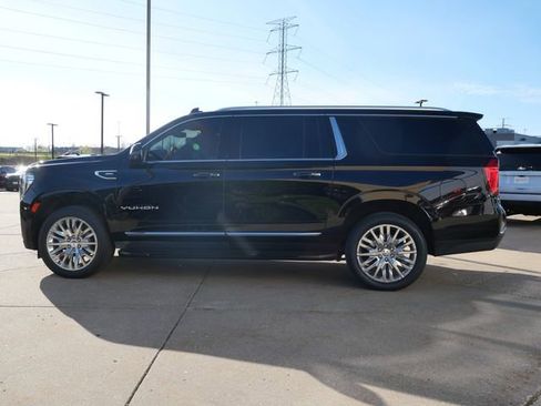 Used 2023 GMC Yukon XL SLT w/ SLT Premium Package AWD/4WD image 4