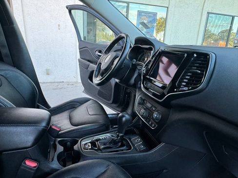 Used 2020 Jeep Cherokee Limited FWD image 24