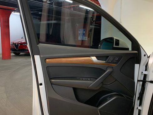 Used 2023 Audi Q5 2.0T Premium w/ Convenience Package AWD/4WD image 13