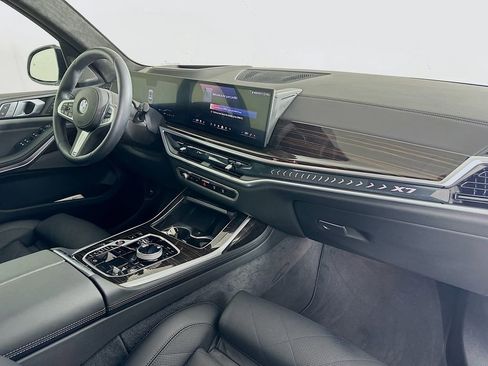 Used 2026 BMW X7 xDrive40i w/ M Sport Package AWD/4WD image 39