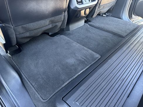 Used 2024 Ford F250 Lariat image 32