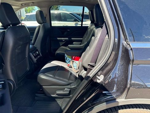 Used 2022 Lincoln Aviator AWD w/ Premium Package image 5