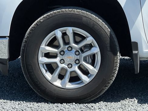 Used 2025 Chevrolet Silverado 1500 LT AWD/4WD image 12