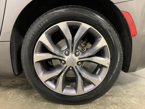 Used 2017 Chrysler Pacifica Limited FWD image 5