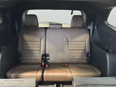 Used 2026 GMC Acadia Denali Ultimate w/ LPO, Floor Liner Package AWD/4WD image 20