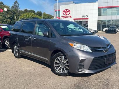Used 2018 Toyota Sienna LE